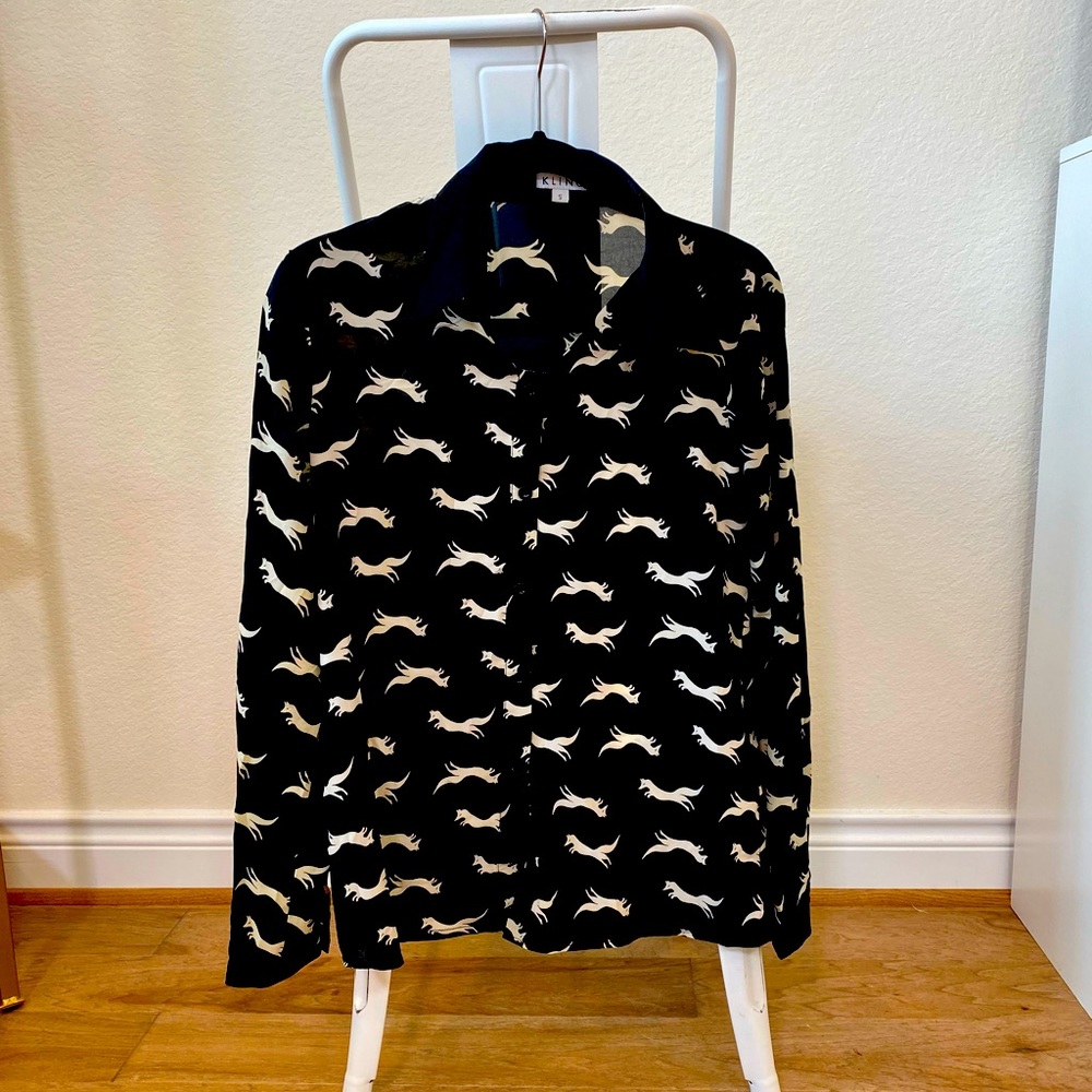 Kling-Size Small black blouse with cute fox print